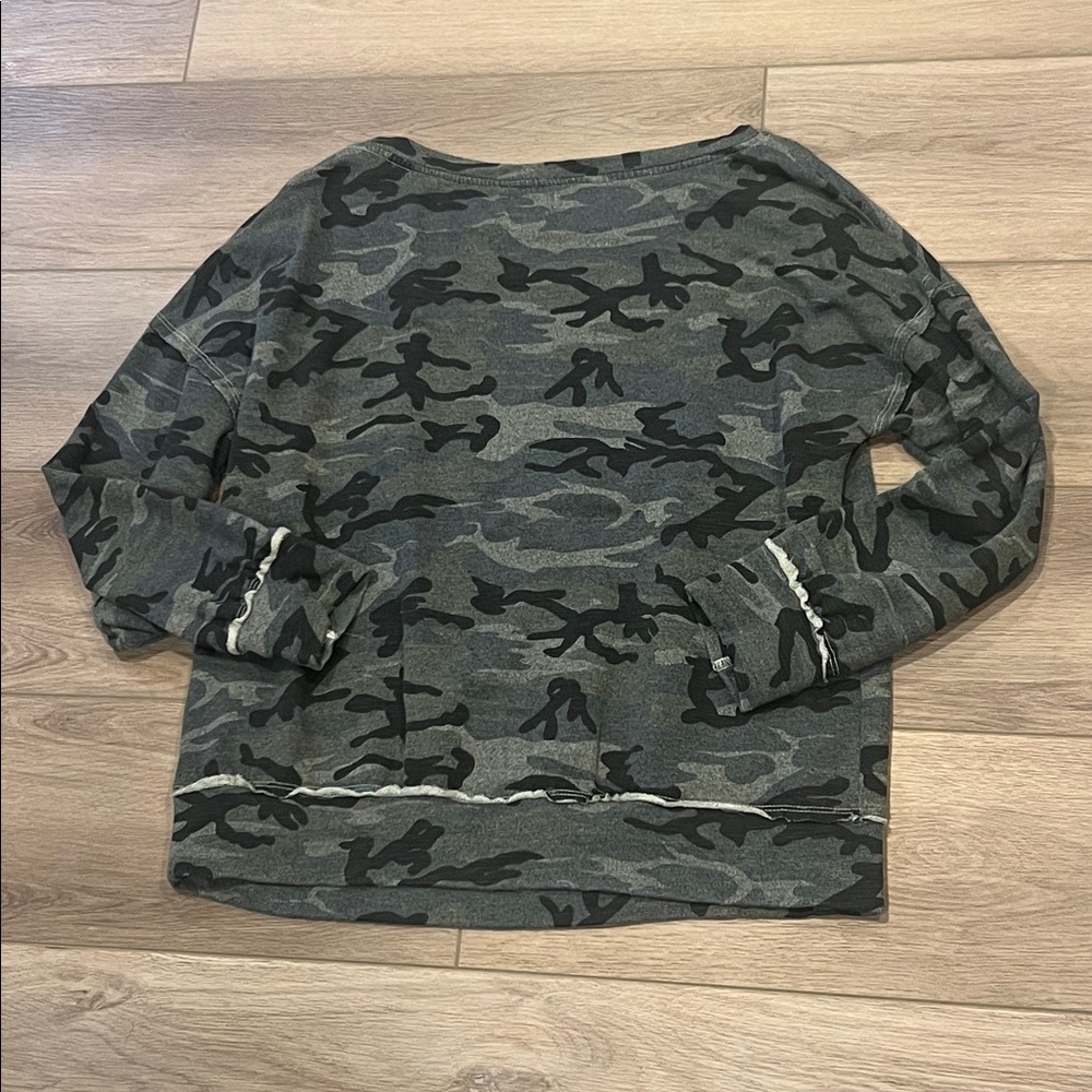 Sundry Off the Shoulder Sweatshirt Long Sleeved Camo Size 1 (US size Small) - Picture 11 of 12